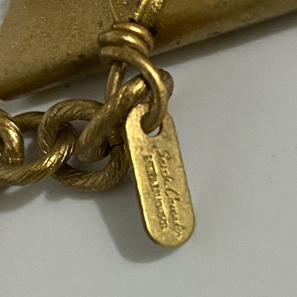 Runway Worthy Mesh Flower Necklace - Picture 3 of 5